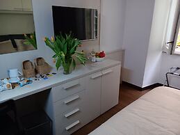 Andenis Tiber House