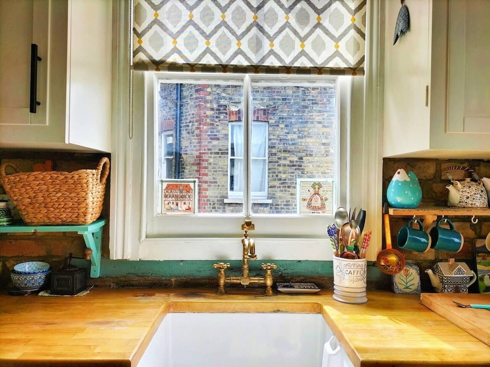 Charming London With Balcony