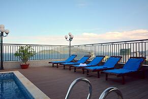 Golden Rain 2 Hotel