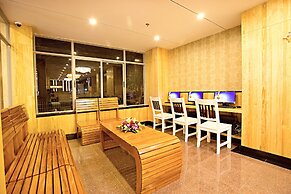 Golden Rain 2 Hotel