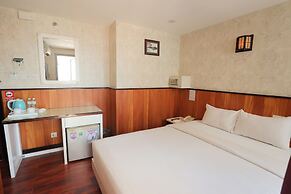 Golden Rain 2 Hotel