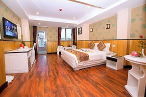 Golden Rain 2 Hotel