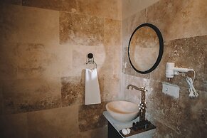Daphne Cave Hotel