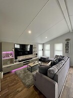 Luxury 2-bed Lodge, Sleeps 6 in Camber Sands