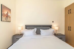 GTC Skyline Apartments by YourHost