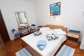 Rooms and Apartment Pina