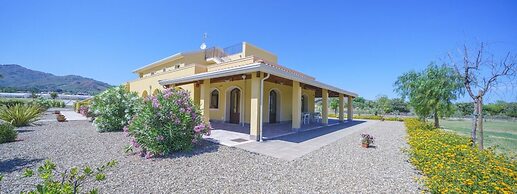 MINISSALE FARMHOUSE