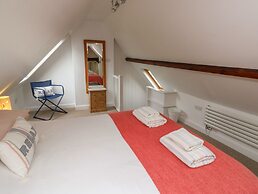 Lands House
