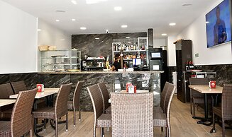 Hostal Garden Rous