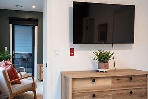 Hemlock Hangout By Revelstoke Vacations
