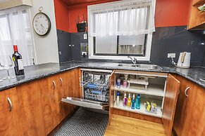 StayAU Stunning 4BRHouse Berwick