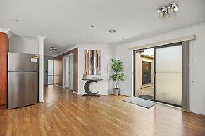 StayAU Stunning 4BRHouse Berwick