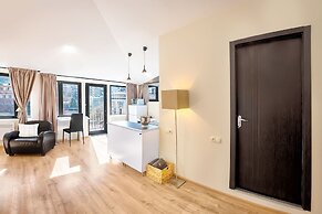 H&B apartments Pier Kobakhidze