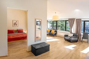 H&B apartments Pier Kobakhidze