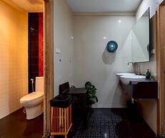 BM Loft On Nut & Massage