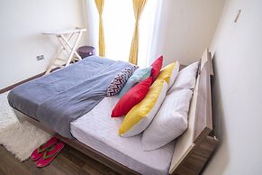 Lux Suites Silver Habor Apartments