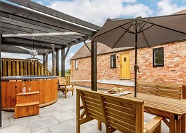 Fawn Cottage Disabled Adapted 3 Bedroom hot tub
