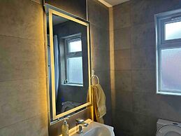 Remarkable 2-bed House in Northolt