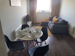 Brierley Hill - Apartment - Sleeps 2 - Parking