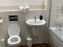 Stunning 2-bed Apartment in Grays