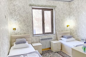 Nanosh East Hotel