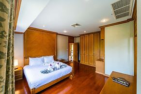 Luxury 6 Bed Mansion - CAS