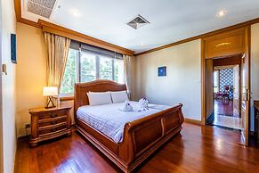 Luxury 6 Bed Mansion - CAS