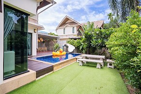 Natcha Pool Villa by Warin