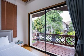 Natcha Pool Villa by Warin