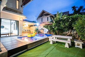 Natcha Pool Villa by Warin