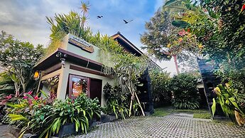 Frangipani Villa Jingga at Berawa
