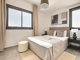 Sanders Evolution 2 Lovely 2 Bedroom Apartment With Balcony