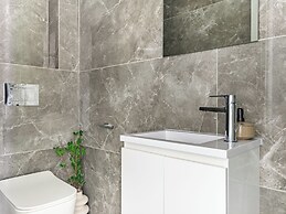 Sanders Evolution 2 Lovely 2 Bedroom Apartment With Balcony