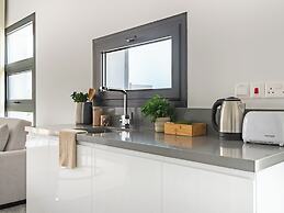 Sanders Evolution 2 Sweet 2 Bedroom Apartment With Balcony