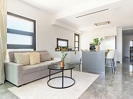 Sanders Evolution 2 - 2 Bedroom Apartment With Private Rooftop and Jac