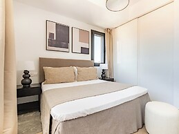 Sanders Evolution 2 - 2 Bedroom Apartment With Private Rooftop and Jac