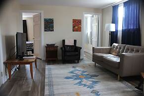 Loyalist Inn & Suites