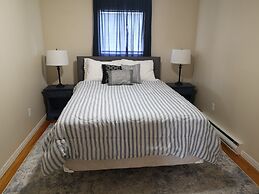 Loyalist Inn & Suites