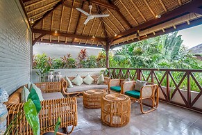 Frangipani Villa Putih at Berawa
