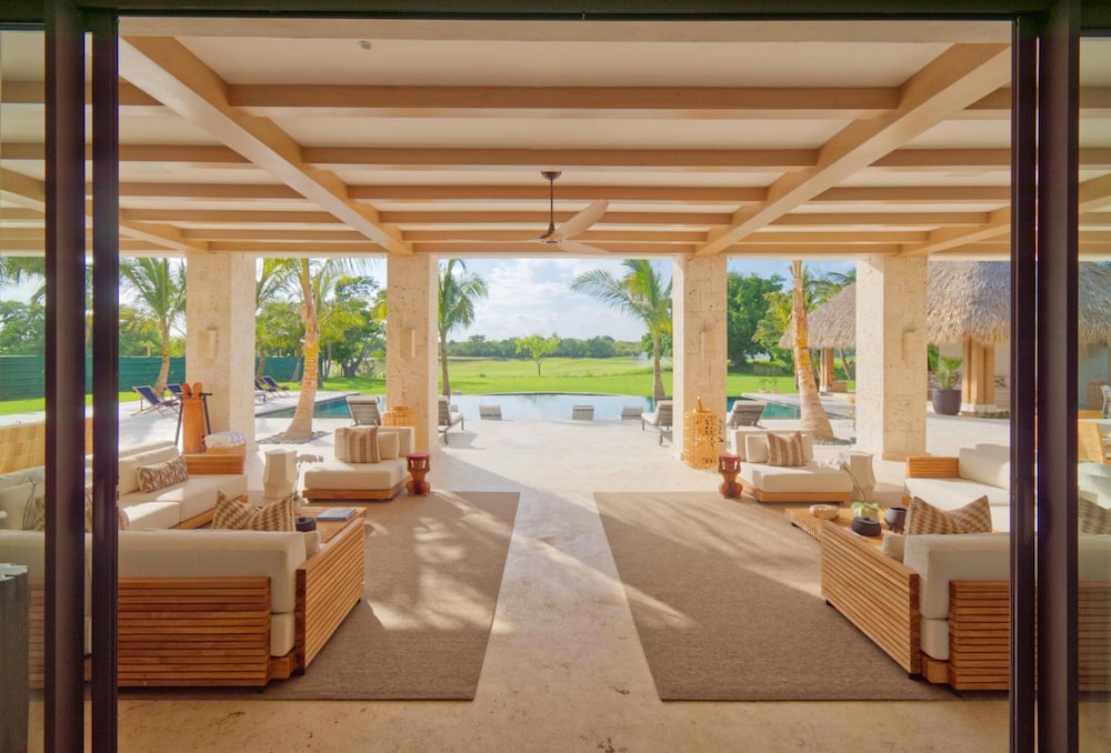 Luxury Villa With Heated Pool Jacuzzi Full Staff