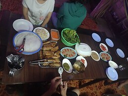 Mae Sot Commune and Camping