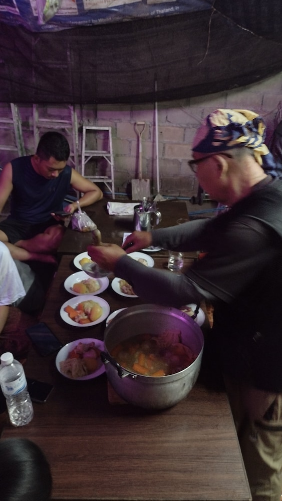 Mae Sot Commune and Camping