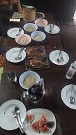 Mae Sot Commune and Camping