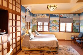 Chonor House
