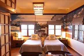 Chonor House