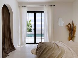 Splendid Villa Eden White Canggu Pool & 2 Bd