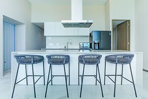 NEW Beachfront Marítima Condos 2 Pools