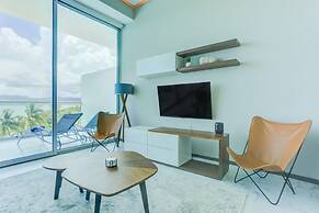 NEW Beachfront Marítima Condos 2 Pools