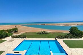 luxury half villa sea view team