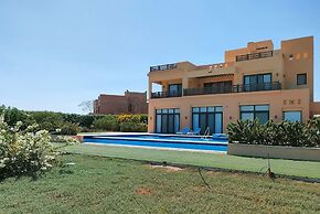 luxury half villa sea view team